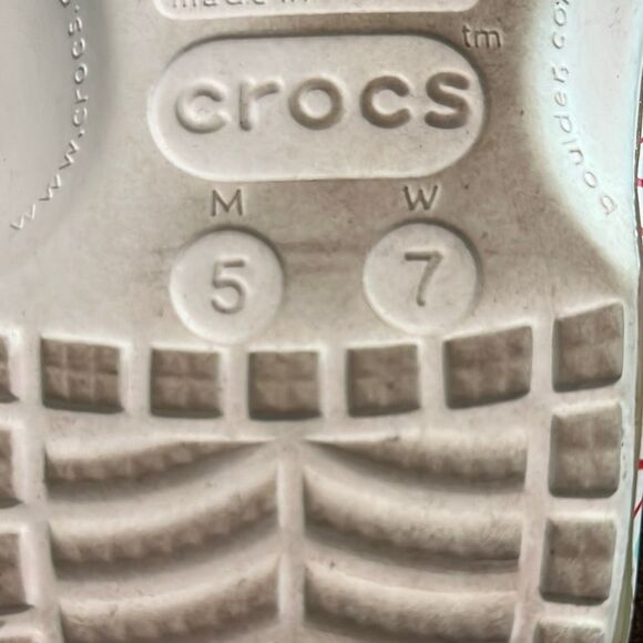 Disney snack Crocs - popcorn hidden Mickey kernels - size 7 (retired) - Picture 5 of 5